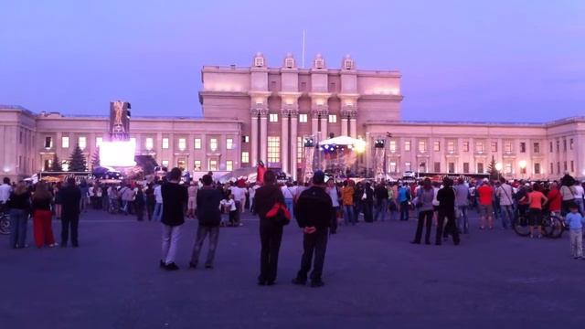 Летающие мотоциклы на площади Куйбышева [Самара] смотреть онлайн