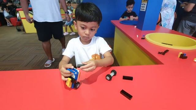 Legoland Build and Test 3 смотреть онлайн