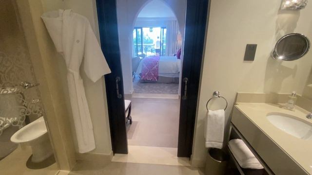 One & Only Royal Mirage Arabian Court - Room Tour смотреть онлайн