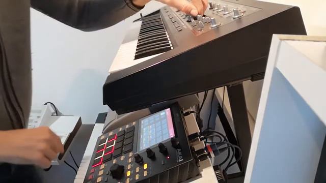 Roland SH201 supersaw test смотреть онлайн