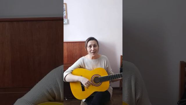 Изгиб гитары жёлтой... смотреть онлайн