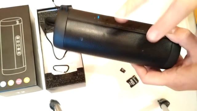 Отличная блютус колонка для отдыха на природе, и многое другое. M&J водонепроницаемая колонка смотреть онлайн