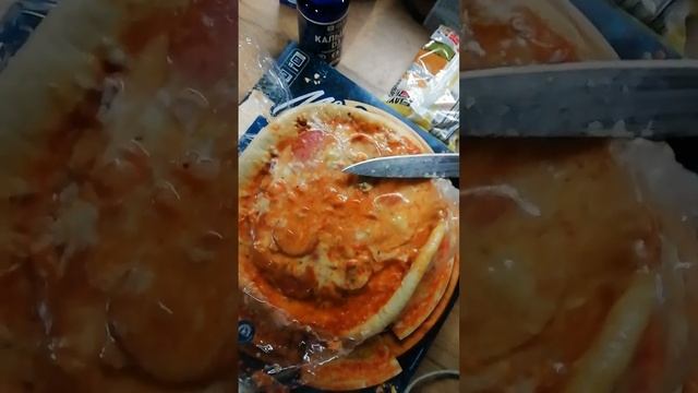 ужасная пицца из магазина "Чижик" (даже красная цена лучше) смотреть онлайн