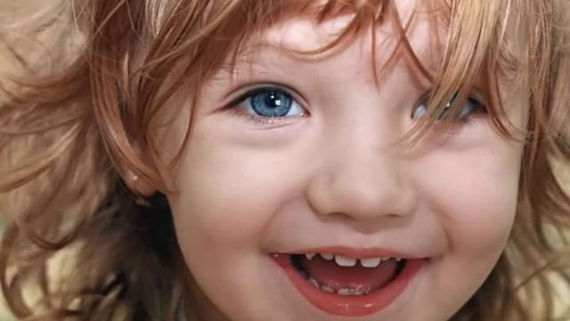 От улыбки хмурый день светлей.../Веселое слайл-шоу детям смотреть онлайн