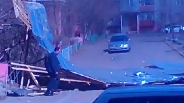 Cнесло крышу на КСК в Чите 33 дом