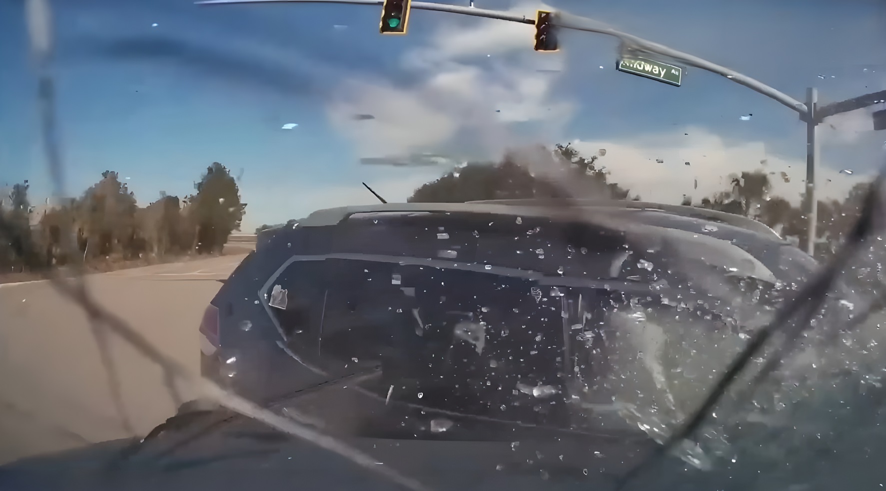 КАК ТАК МОЖНО ЕЗДИТЬ? Водители-глупцы не соблюдают правила ПДД, чем вызывают опасность рядом с собой смотреть онлайн