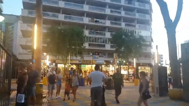 Вечерний Салоу.Магазины.Пилинг рыбками смотреть онлайн