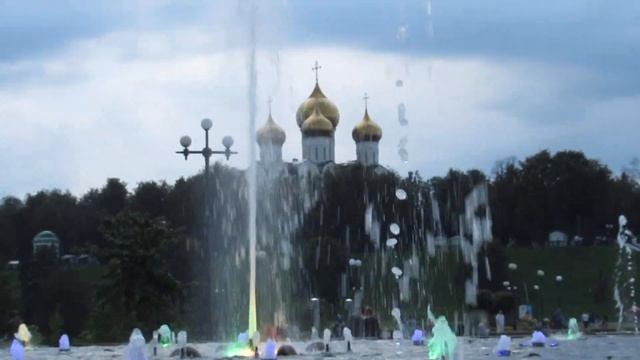 Ярославль. 20 августа 2019 года. Фонтан на стрелке смотреть онлайн