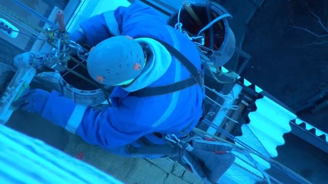 Утепление панельного фасада альпинистами