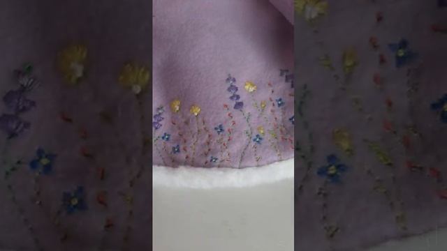 Сиреневое пальто для кукол Паола Рейна с вышивкой по подолу смотреть онлайн