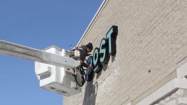 Mequon gets a sign смотреть онлайн