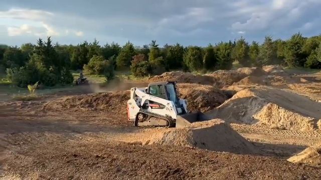 8 years old jumping in a Honda TRX 300 смотреть онлайн