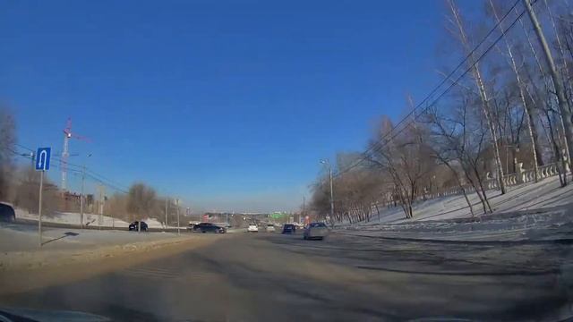 Traffic on the Tyumen city streets/Движение на автомобиле по улицам города Тюмени смотреть онлайн