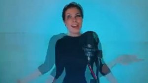 Российская певица Алиса Супронова поет казахскую песню Отан Ана / Родина - Мать