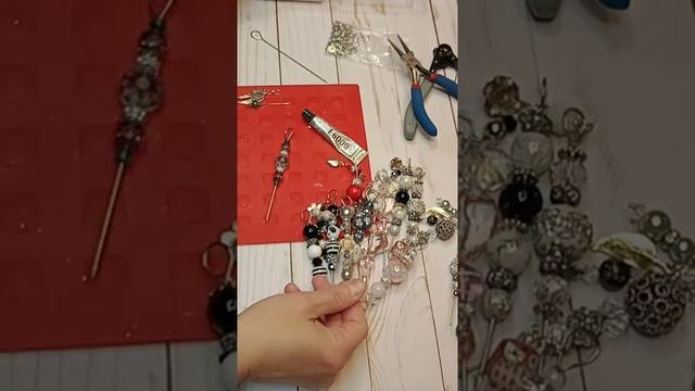 My take on the popular "Beaded Pokey tool's" & short tutorial.. смотреть онлайн