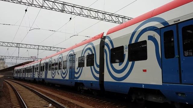 Электропоезд ЭГ2тв "Иволга" смотреть онлайн
