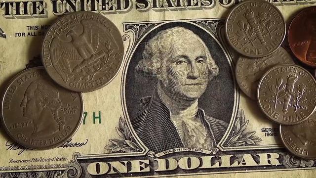 Почему купюры нужно класть «рубашка к рубашке» и другие приметы на привлечение денег смотреть онлайн