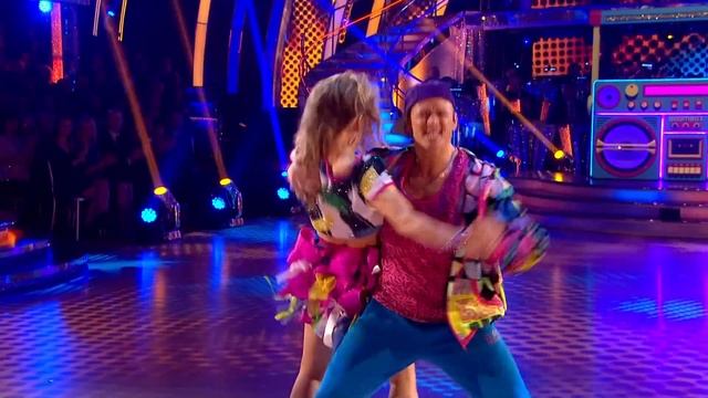 Kellie Bright & Kevin Clifton Samba to 'Boom! Shake The Room' - Strictly Come Dancing: 2015 смотреть онлайн