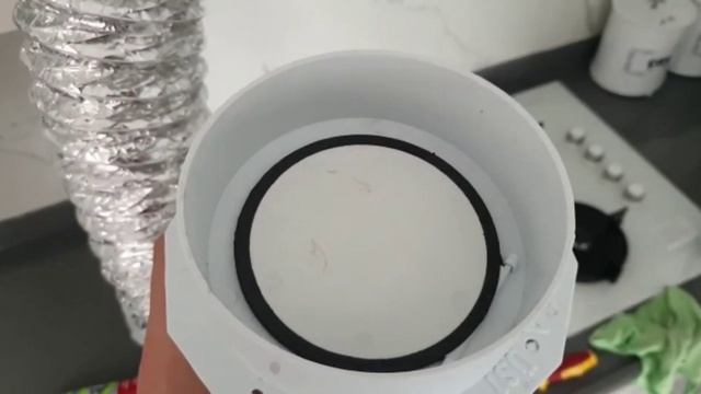 Aspiratör bacasından gelen soğuk hava ve kokuyu kestik. смотреть онлайн