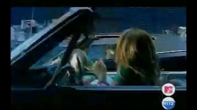 Hilary & Haylie Duff Our Lips Are Sealed смотреть онлайн