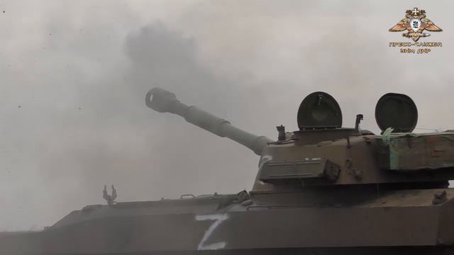 2С1 "Гвоздики" и РСЗО БМ-21 "Град" ДНР под Мариуполем, 2022 г. смотреть онлайн