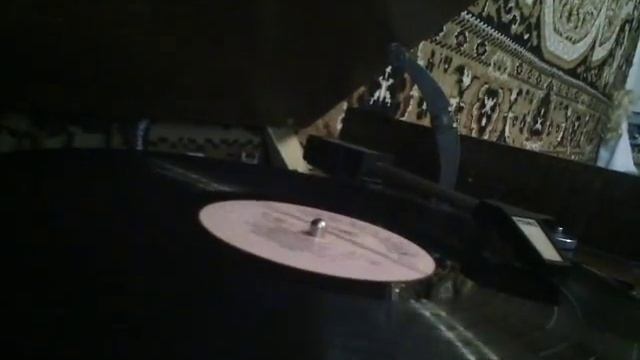 L'Accordeoniste Deprince et son Orchestre - Tango Un violon dans la nuit смотреть онлайн