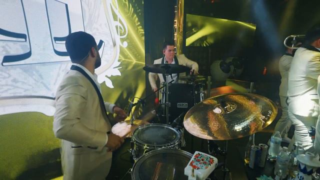Larry Hernandez y Giovanny Ayala - Pasado De V3rg4 (En Vivo) смотреть онлайн