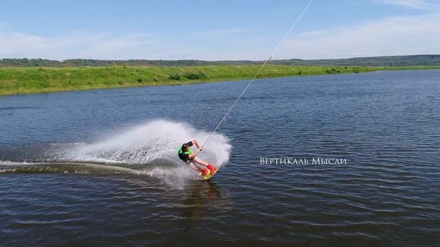 Аэросъемка Вертикаль Мысли 4K 60fps смотреть онлайн