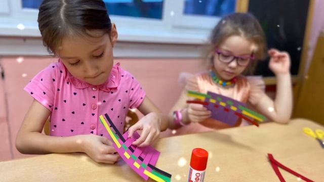 Плетение из бумажных полосок. смотреть онлайн