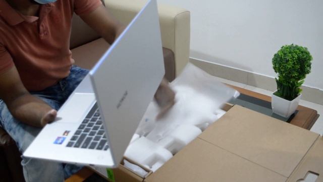 Honor MagicBook 15 Ryzen Unboxing