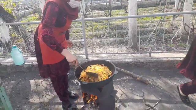 Namangan shahar 3-maktabda varrak sayli va osh musobaqasi. 1-qism смотреть онлайн