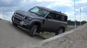 Land Rover Defender - рафинированный грубиян. Тест драйв 2020