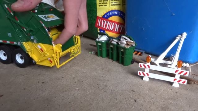 My Custom Waste Management First Gear Garbage Trucks (1) смотреть онлайн