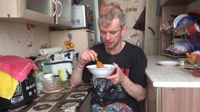 обжор мукбанг суп со скумбрией