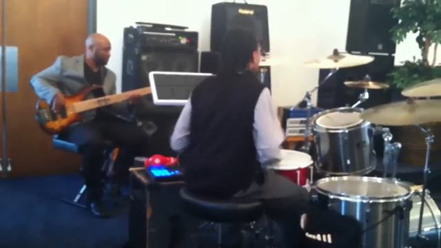 Chris Darden on drums смотреть онлайн