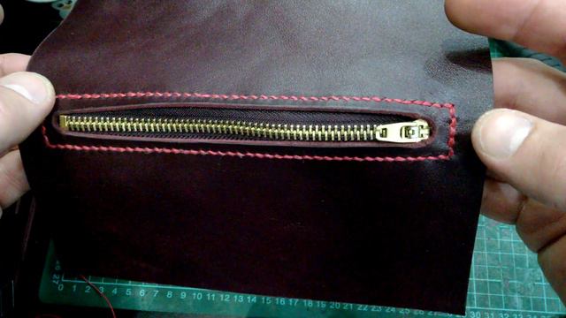 изделия из кожи ручной работы.Женский кошелек.первый опыт часть3 смотреть онлайн