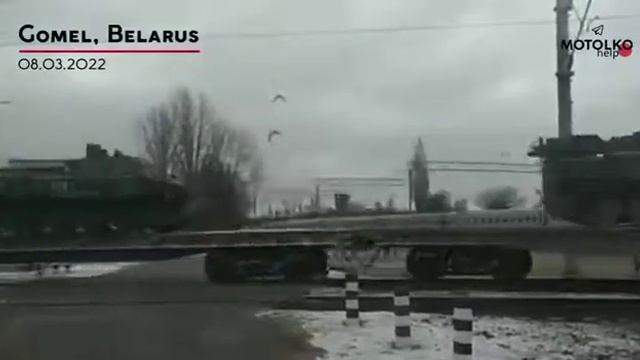 В Гомеле около ЖД-станции "Гомель-Нечётный" замечен эшелон с техникой воздушно-десантных войск РФ. смотреть онлайн