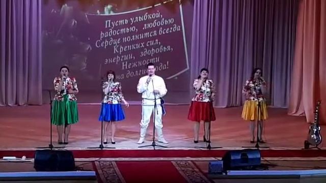 "Луна повисла над околицей" смотреть онлайн