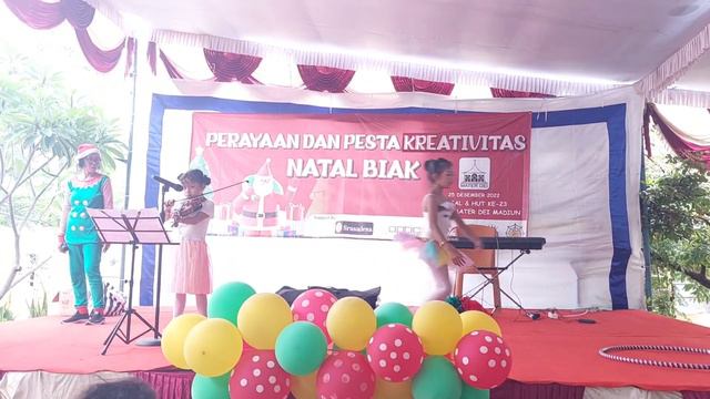 Violin and Ballet Performance | Jingle Bells | Silent Night