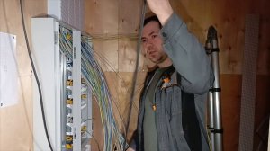 Сборка Электрощита, что нужно учесть при работе с кабелем и проводами. Как выпрямить провода!