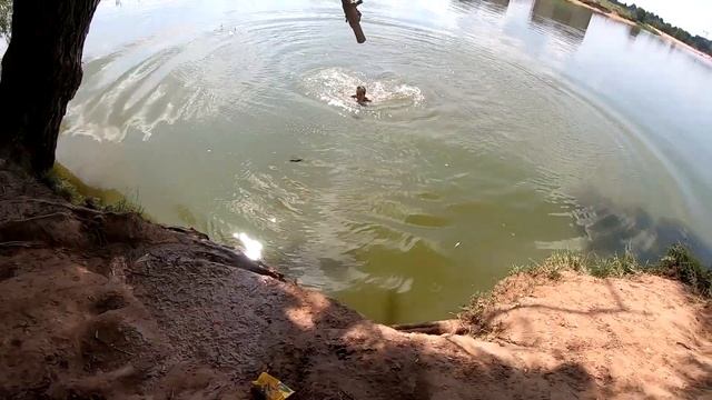 УГАРНЫЕ ПРЫЖКИ С ТАРЗАНКИ В ВОДУ! СДЕЛАЛ САЛЬТО! VLOG Лето - Зима 2022 смотреть онлайн