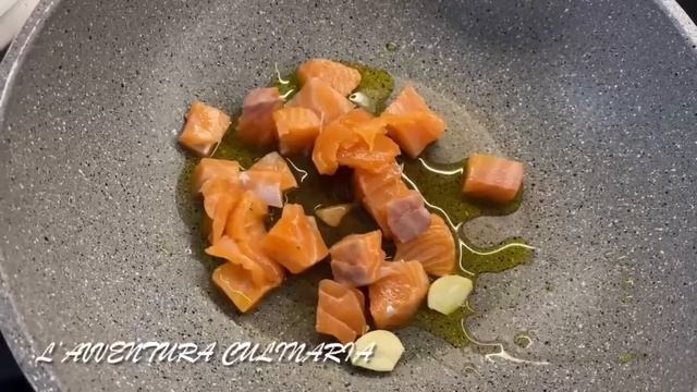 Фузилли с лососем и песто из рукколы! Приготовим вкусную пасту всего за 15 минут. #паста смотреть онлайн