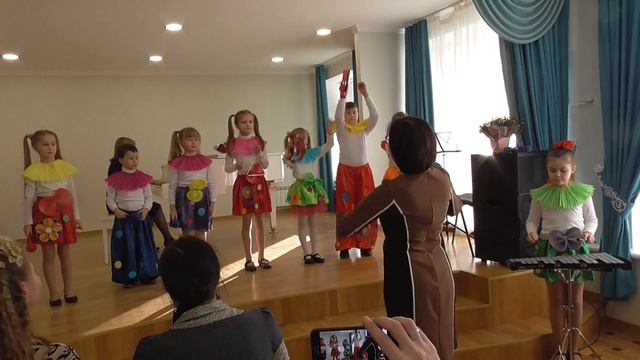 Оксана Гайдаржи "Вальс бабочек". Исполняет шумовой оркестр ДМШ им. К.И.Шульженко. 2021. смотреть онлайн