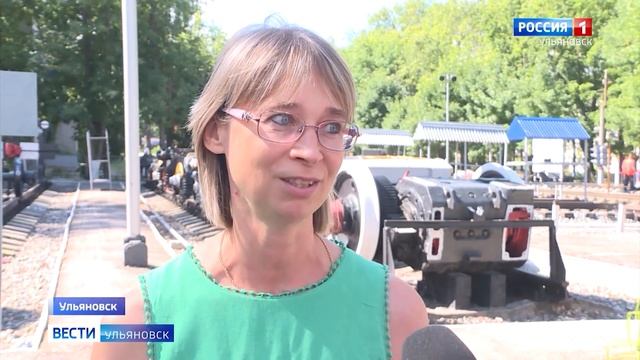 Детсадовцев учили управлять поездом смотреть онлайн