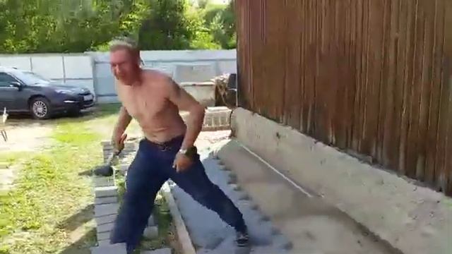 Брусчатка...жара....бедные ноженьки... смотреть онлайн