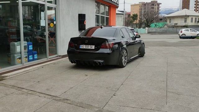 BMW E60 550i Sound