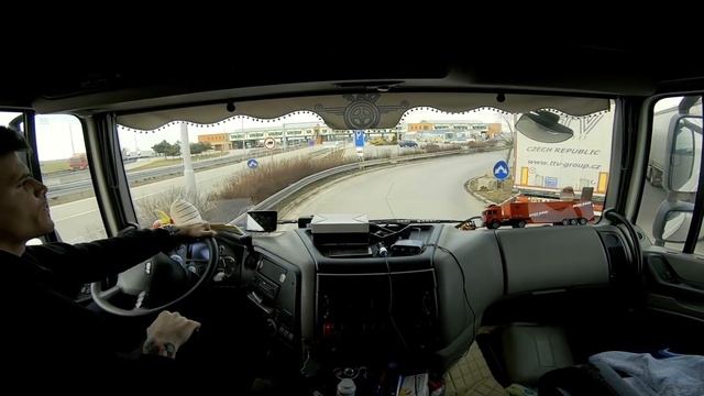 ◄ S01E15 (Kamionos sorozat, DUNAVARSÁNY, MALACKY(SK), HEGYESHALOM, SZÉKESFEHÉRVÁR) ► смотреть онлайн