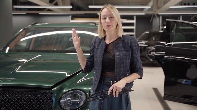 Чем защищают премиальные автомобили? Оклеили Бентли Бентайга в полиуретановую пленку толщиной 220мр смотреть онлайн