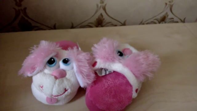 Тапочки зайчики (шевелят ушками)/Slippers bunnies (wiggle the ears) смотреть онлайн