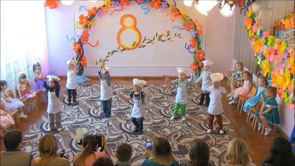 танец поварят мальчиков младшей гр на 8 марта 2017